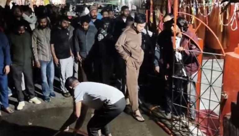 किच्छा में मंदिर के बाहर मिला मुर्गे का सिर, CCTV जांच में निकला कुत्ते का मांस का टुकड़ा